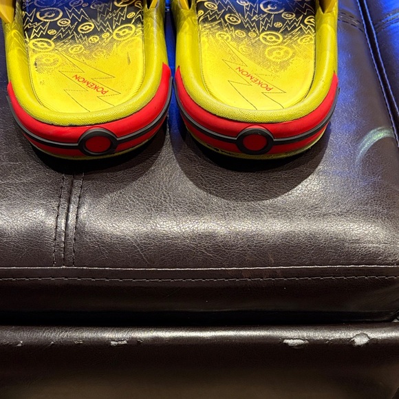 Pokemon Pikachu Yellow and Red Kids Shoe Set, size 1 - Picture 4 of 11
